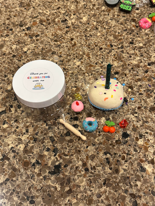 Organic Playdough sensory jar - BIRTHDAY PARTY FAVOR jar - Create & Decorate a cupcake!